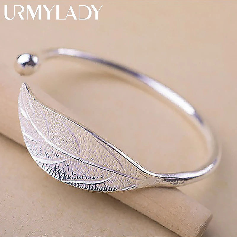 Elegant silver 925 bracelet for women featuring a fashionable design, showcasing shiny, polished sterling silver jewelry.