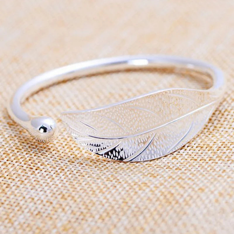 Silver 925 bracelet for women featuring a fashionable design, crafted by Corporación Turística, displayed on a neutral background.