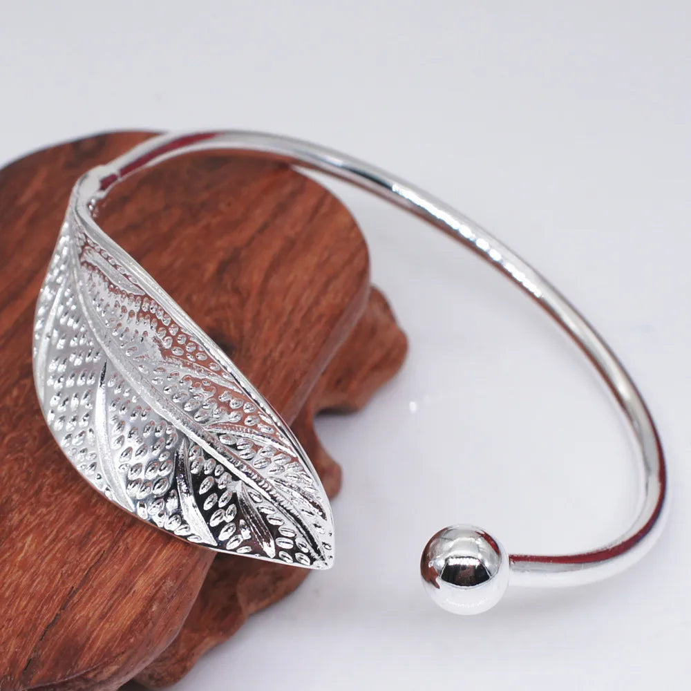 Silver 925 bracelet for women with stylish design, made by Corporación Turística, featuring a sleek and modern jewelry piece.