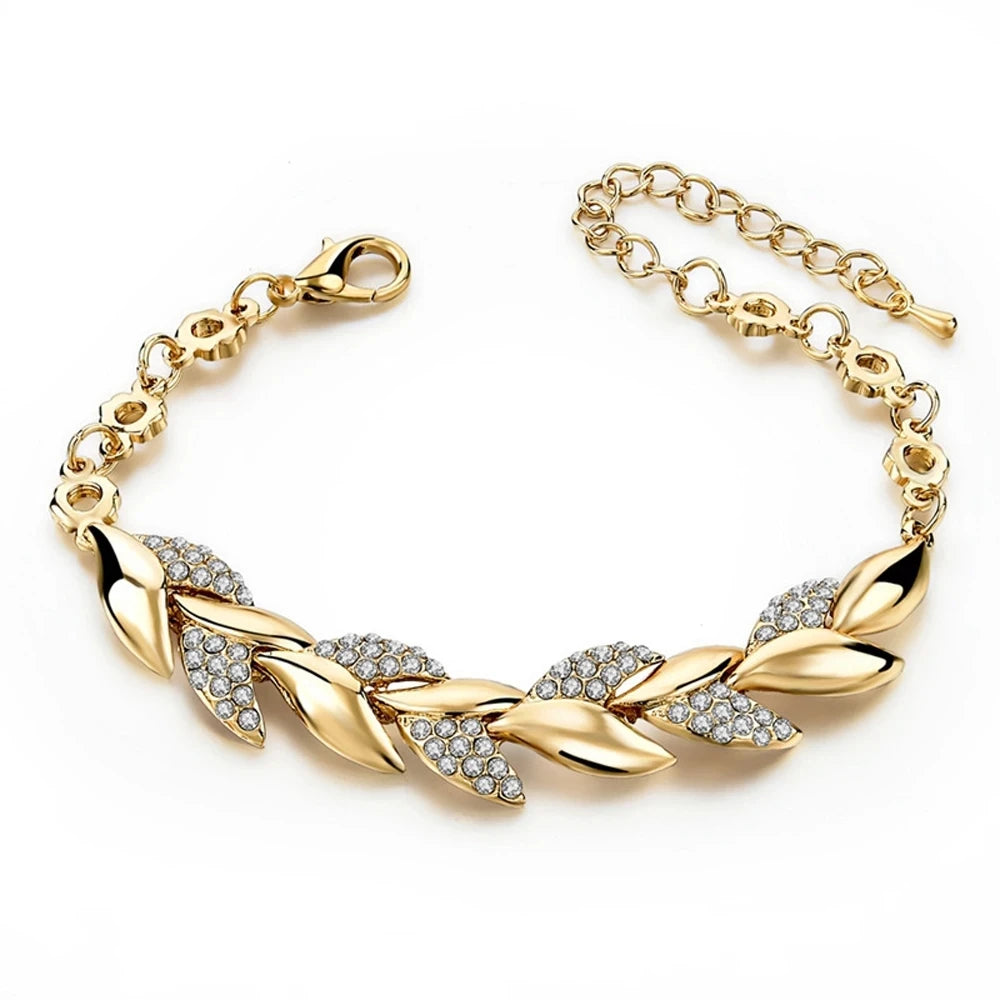 Elegant silver 925 bracelet featuring a llama design, crafted by Corporación Turística, showcasing intricate metalwork and craftsmanship.