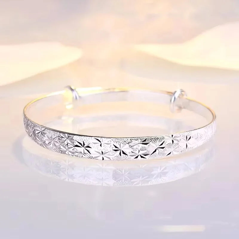 Romantic silver bracelet made of 925 sterling silver, featuring original design and decorative details.