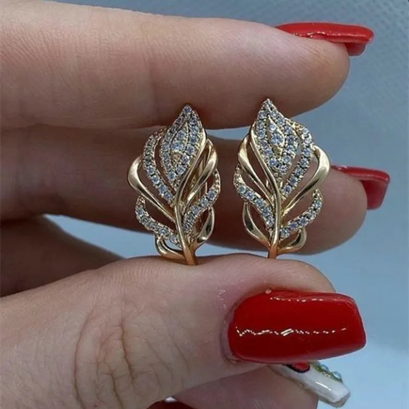 Silver Huitan hoop earrings in leaf shape, stylish botanical jewelry from Corporación Turística.