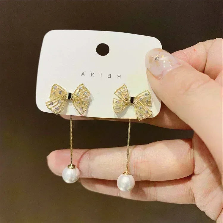 Square crystal zirconia earrings featuring brown stones from Corporación Turística, showcasing elegant jewelry design.