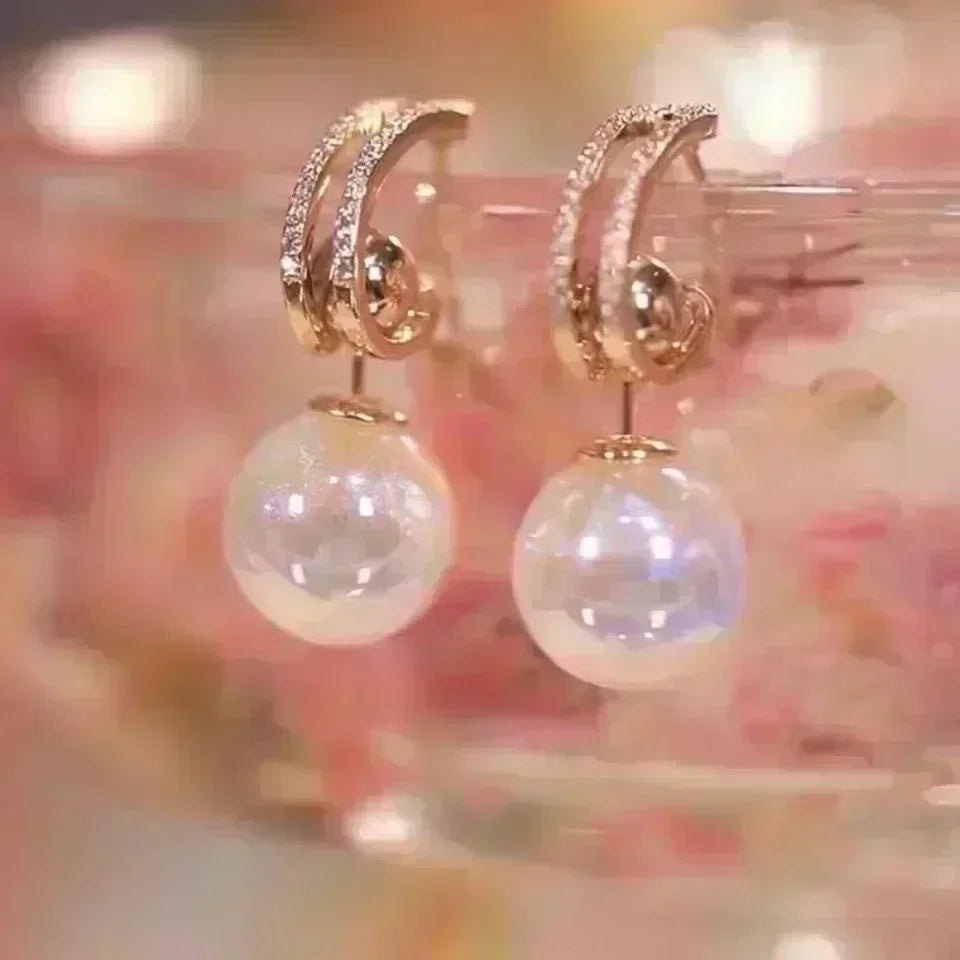 Square crystal zirconia earrings in a warm brown color, stylish jewelry accessory by Corporación Turística.
