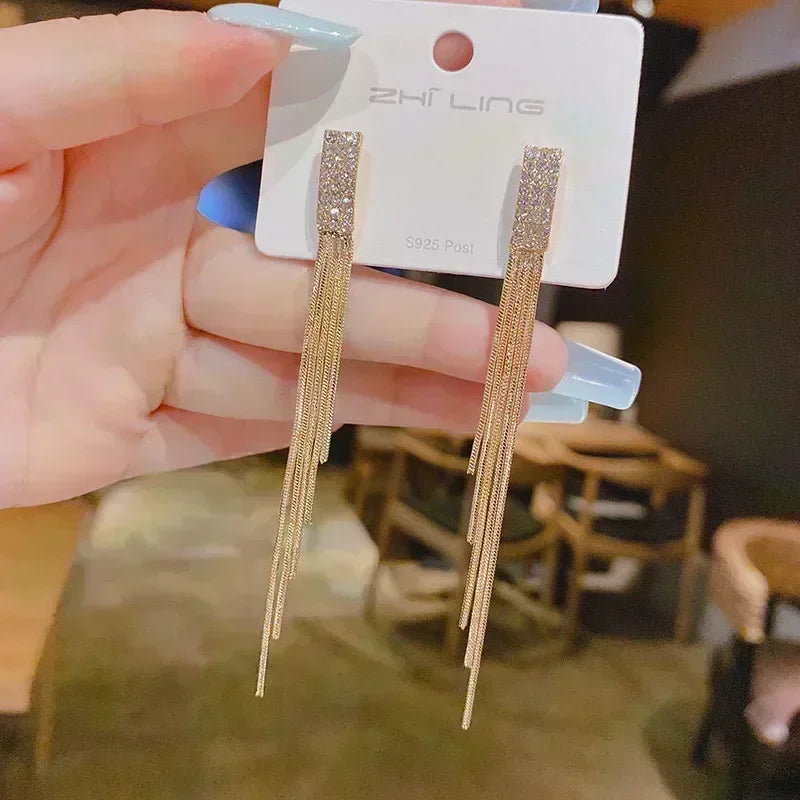 Square crystal zirconia earrings with brown stones from Corporación Turística, showcasing elegant jewelry design.