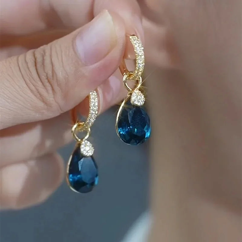 Exquisitos pendientes colgantes de cristal en forma de gota, elegantes y transparentes, diseñados por Corporación Turística.