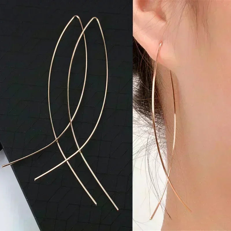 Exquisitos pendientes colgantes de cristal en forma de gota, en color blanco, diseñados por Corporación Turística.
