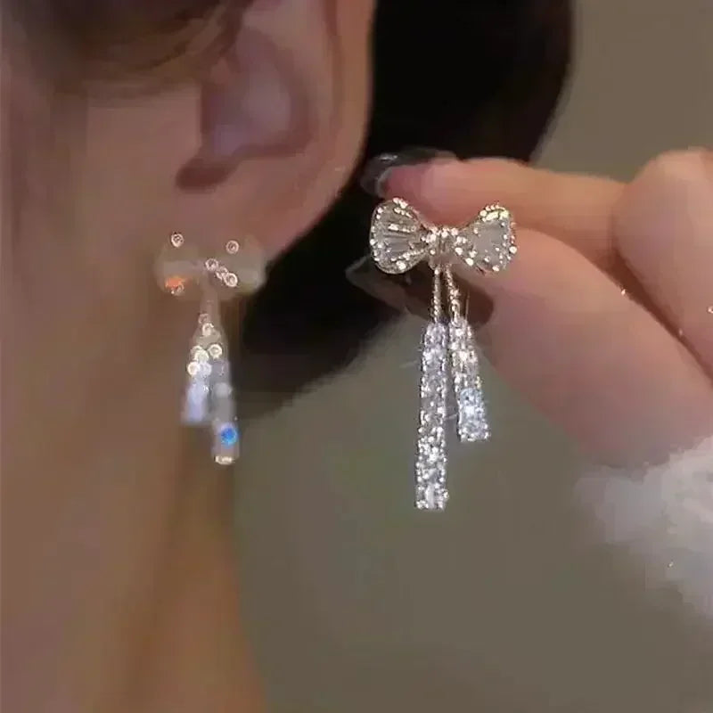 Elegant crystal drop earrings with teardrop-shaped pendants, featuring a clear, sparkling design for stylish occasions.
