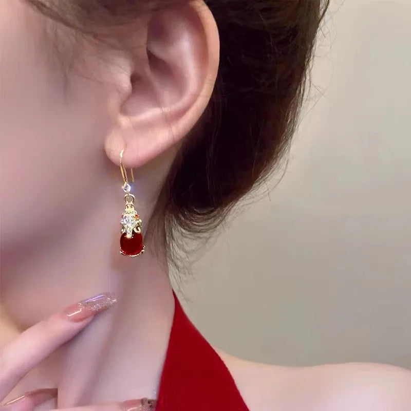 Red Pixiu-shaped retro fashion earrings for women, stylish and vibrant jewelry by Corporación Turística.