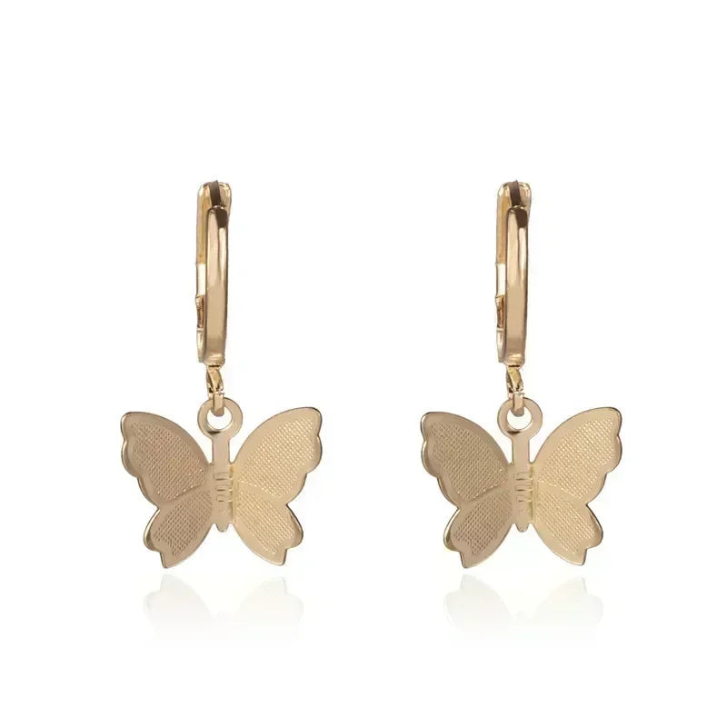 Golden leaf crystal earrings for women featuring green crystals, stylish jewelry by Corporación Turística.