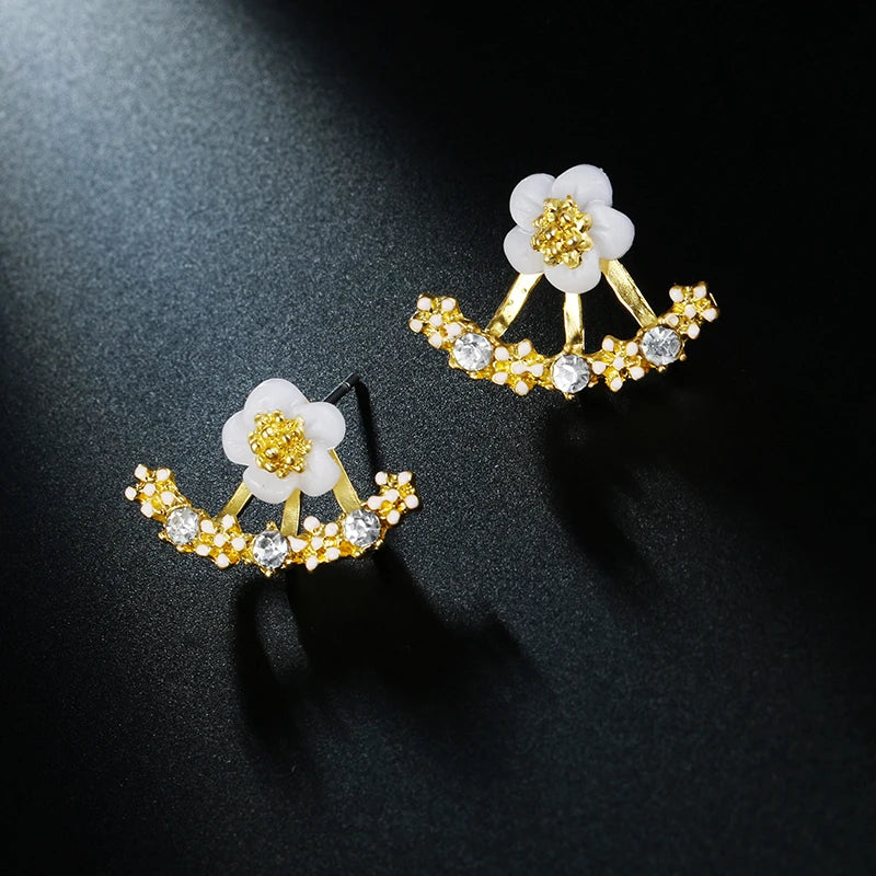 Colorful floral earrings from Nueva joyería de moda by Corporación Turística, showcasing elegant flower-shaped jewelry.