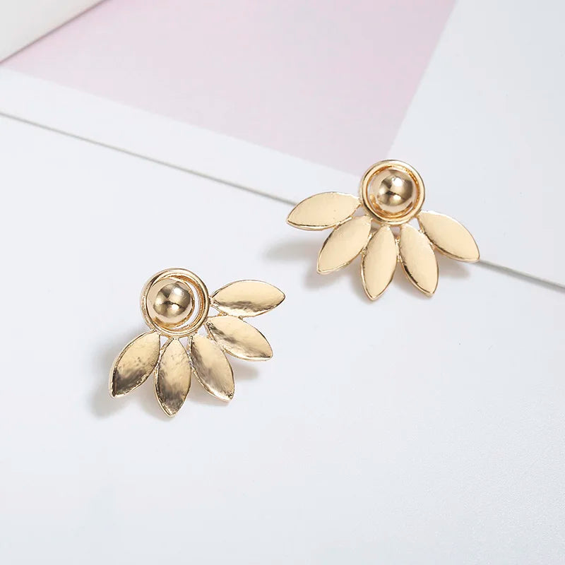 Fashion jewelry 2025 floral earrings by Corporación Turística featuring cute flower design and shiny metal finish.