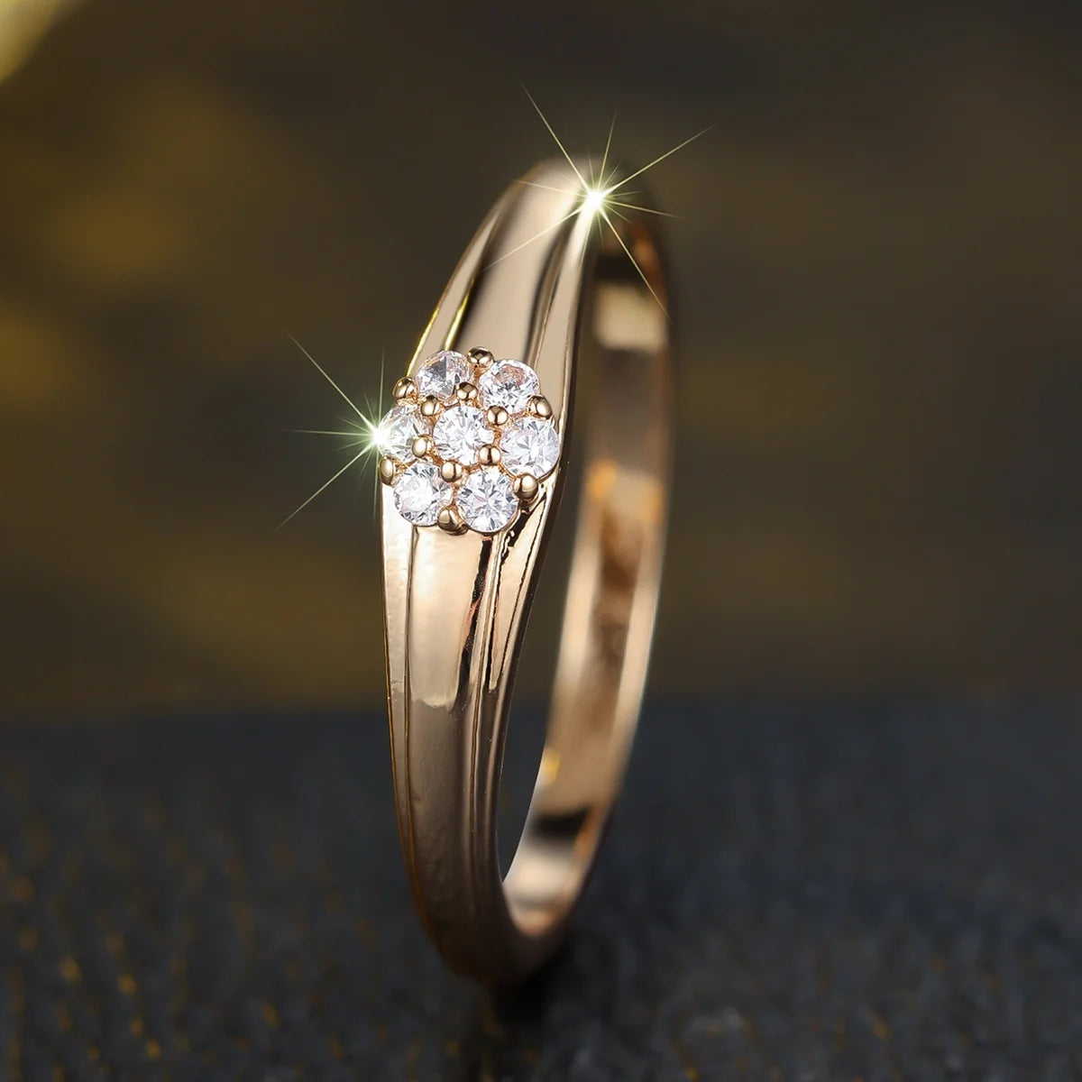 Luxury women's engagement ring with a sparkling zirconia stone in gold color from Corporación Turística.
