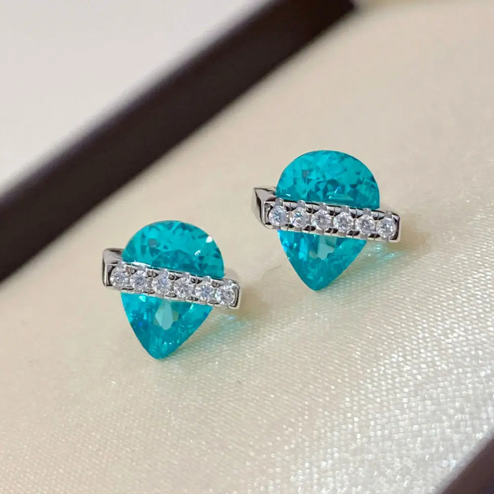High-carbon diamond jewelry by SONGYUN featuring precious stones, showcasing elegant design and sparkling gemstone details.