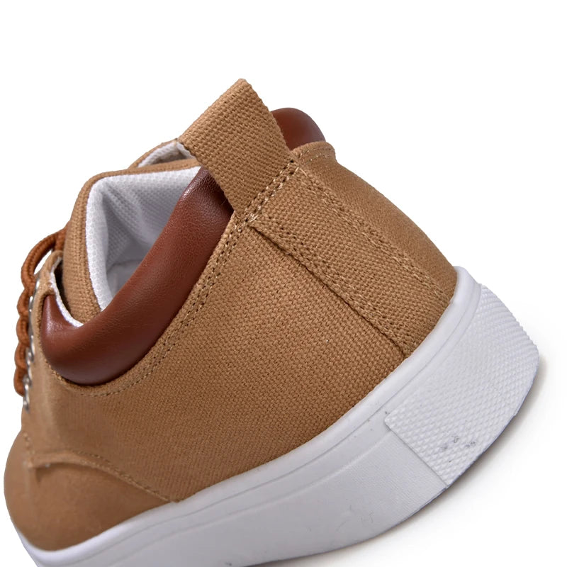 Light gray Feerldi men's casual shoes by Corporación Turística, showing the comfortable slip-on zapatilla with textured fabric.