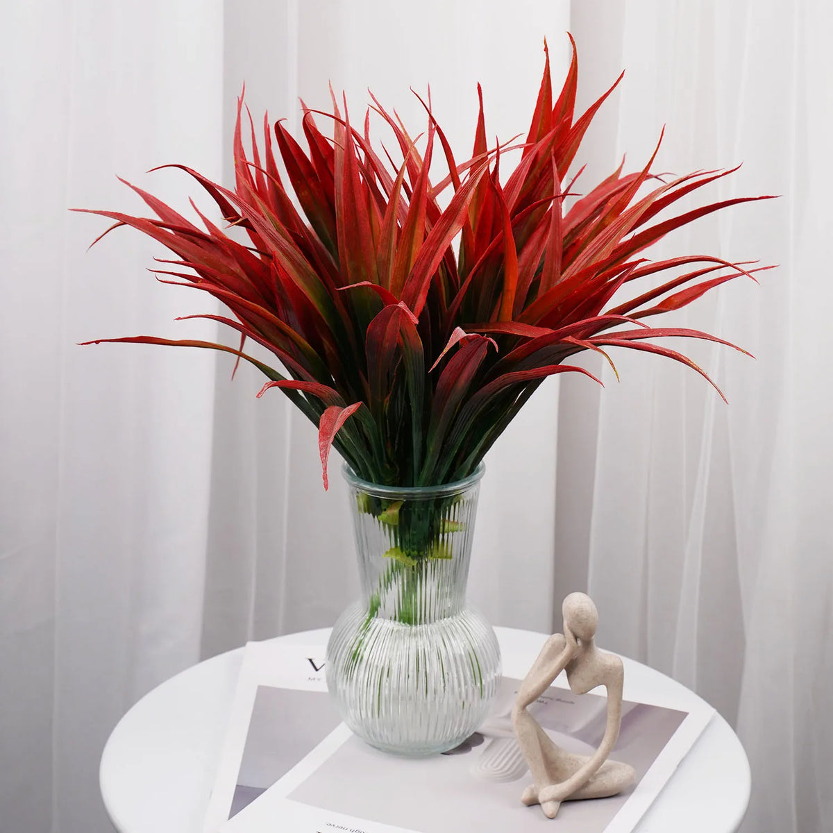Spring grass garland for home decor, featuring lush green foliage, perfect for festive or seasonal decoration.