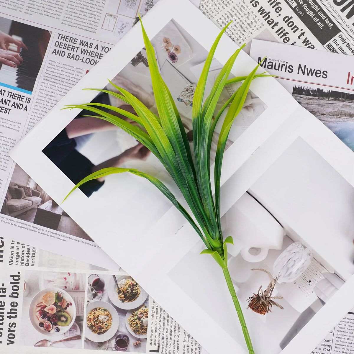 Spring grass garland for home decor, featuring lush green leaves, ideal for festive or seasonal decorations.