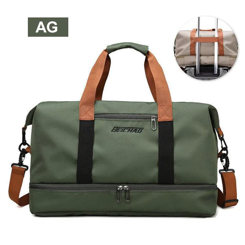 Green travel gym bag from Corporación Turística, compact gym and short-trip luggage with durable design.