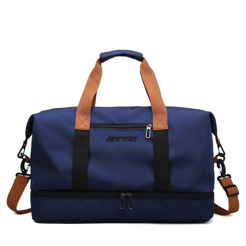 Green travel gym bag by Corporación Turística, compact sports bag for short trips and gym use.