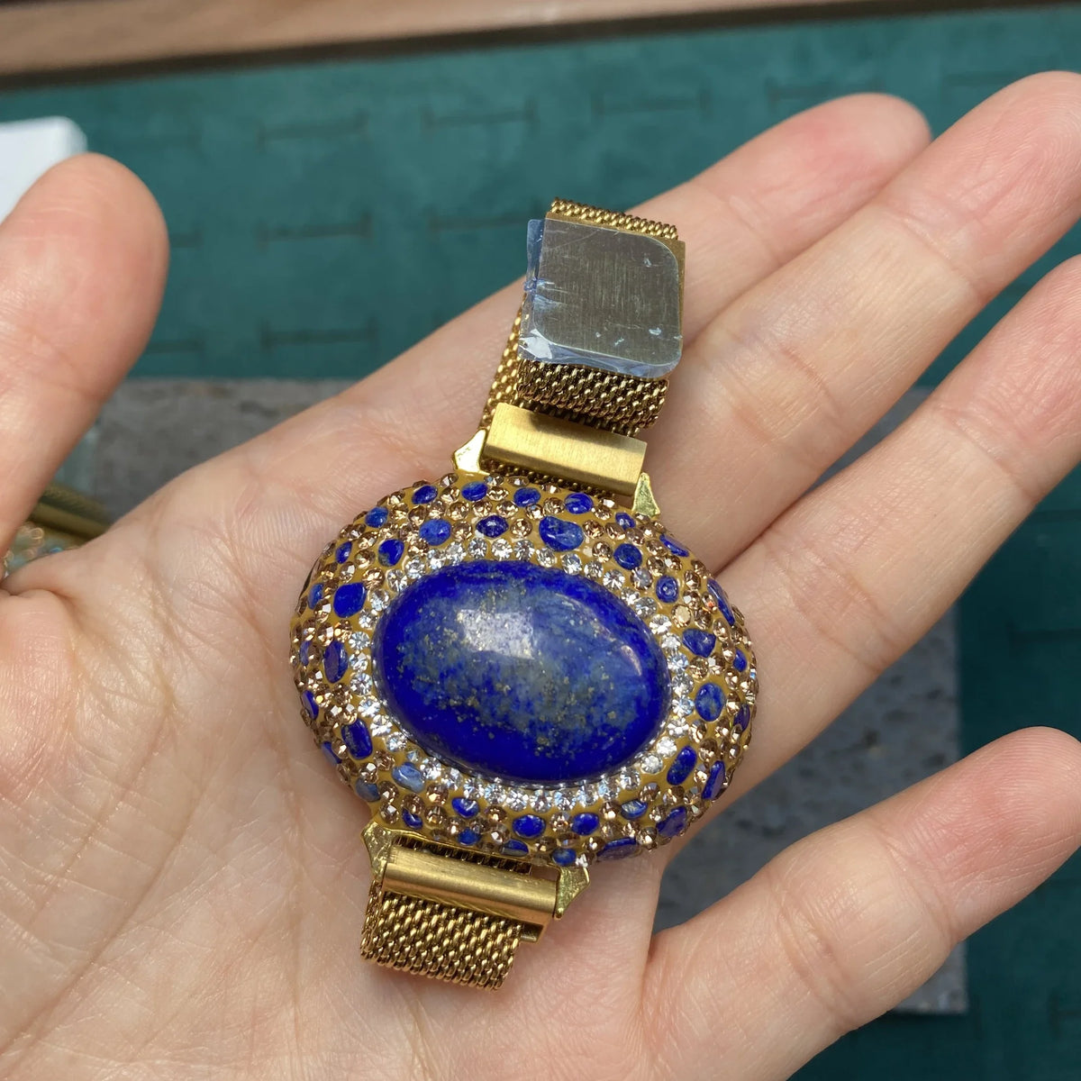Stainless steel belt chain with lapis lazuli and onyx stones, crafted by Corporación Turística, displayed on a neutral background.
