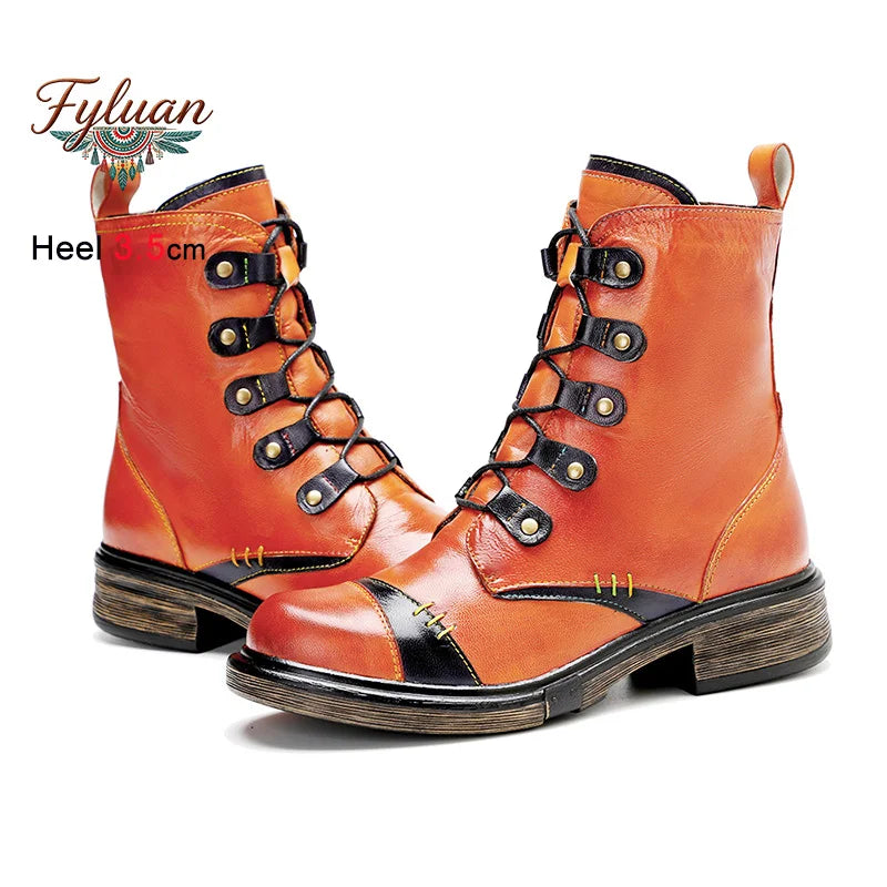 Retro-style women's short boots with 3.5 cm medium heel, black leather, and ankle height, perfect for casual and stylish outfits.