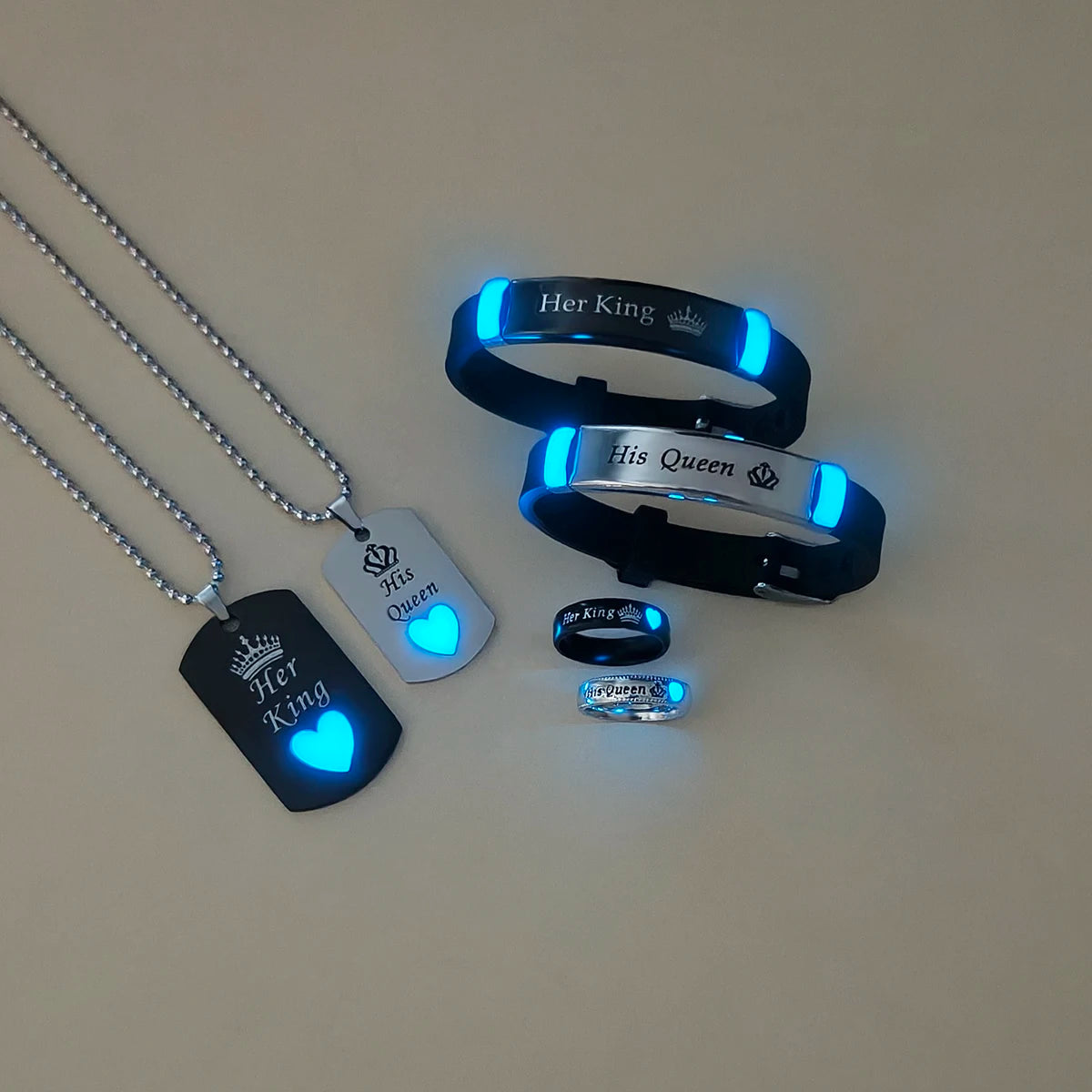 Conjunto de 6 piezas de joyería para pareja con corazones y coronas luminosas, incluyendo collar y pulsera, por Corporación Turística.