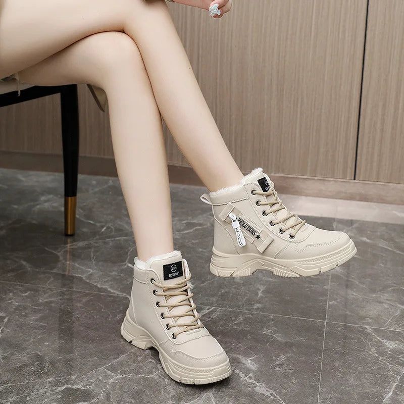 Khaki winter boots for women by Corporación Turística, stylish and warm with athletic-inspired design and comfortable sole.