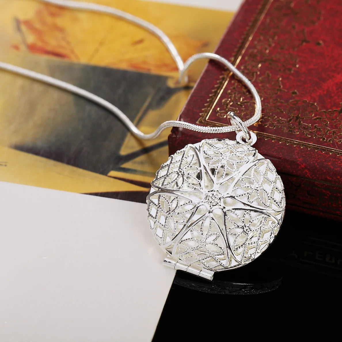 Sterling silver 925 conch shell pendant, 40-75cm length, by Corporación Turística, showcasing intricate concha design.