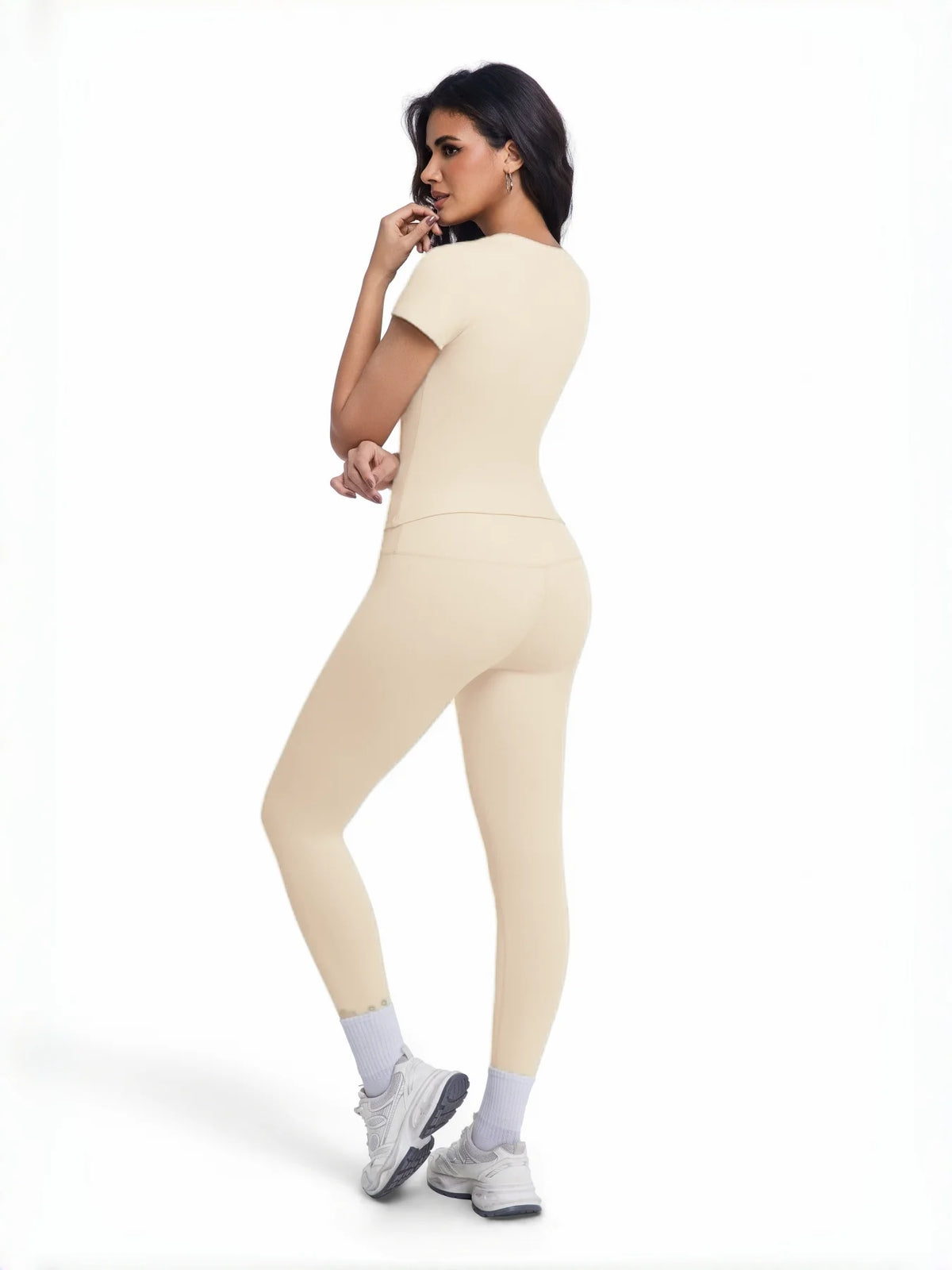 Conjunto deportivo de 2 piezas para mujer, camiseta de manga larga y pantalones deportivos en color marfil de Corporación Turística.