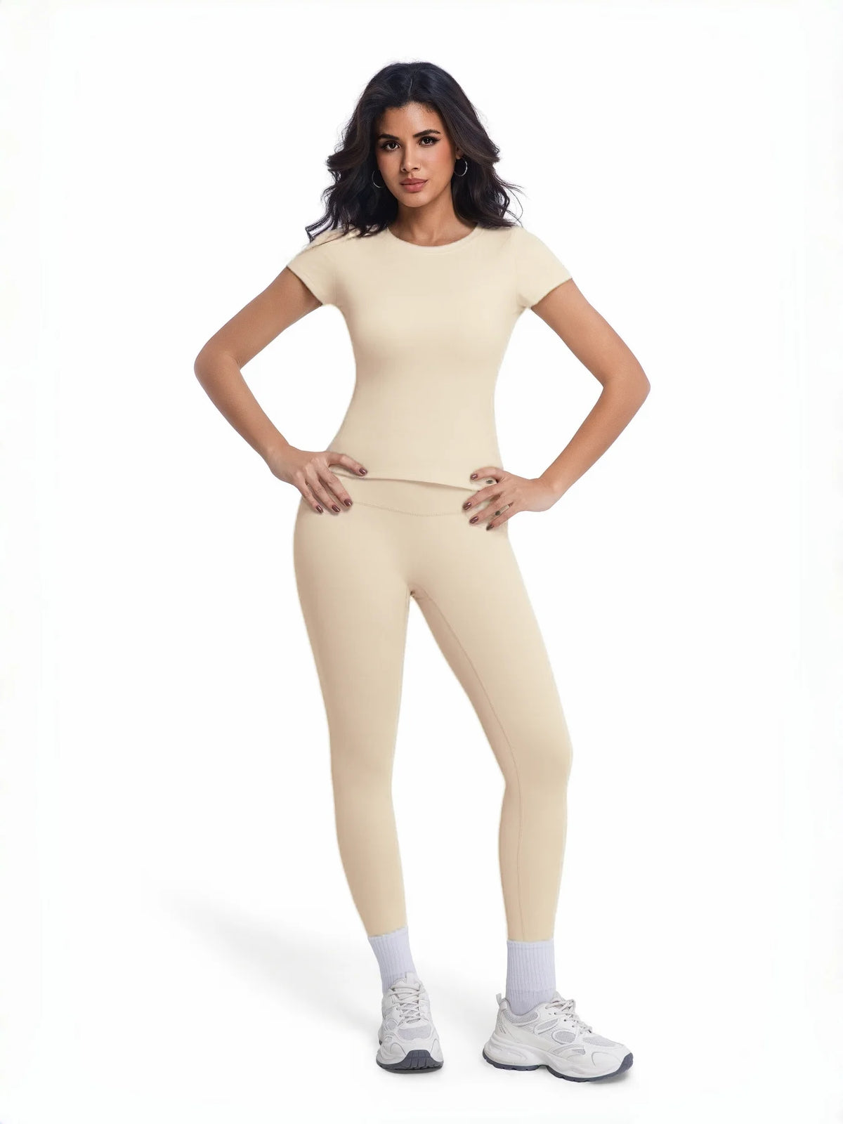 Conjunto deportivo de 2 piezas para mujer, camiseta de manga larga y pantalón en color marfil, de la marca Corporación Turística.