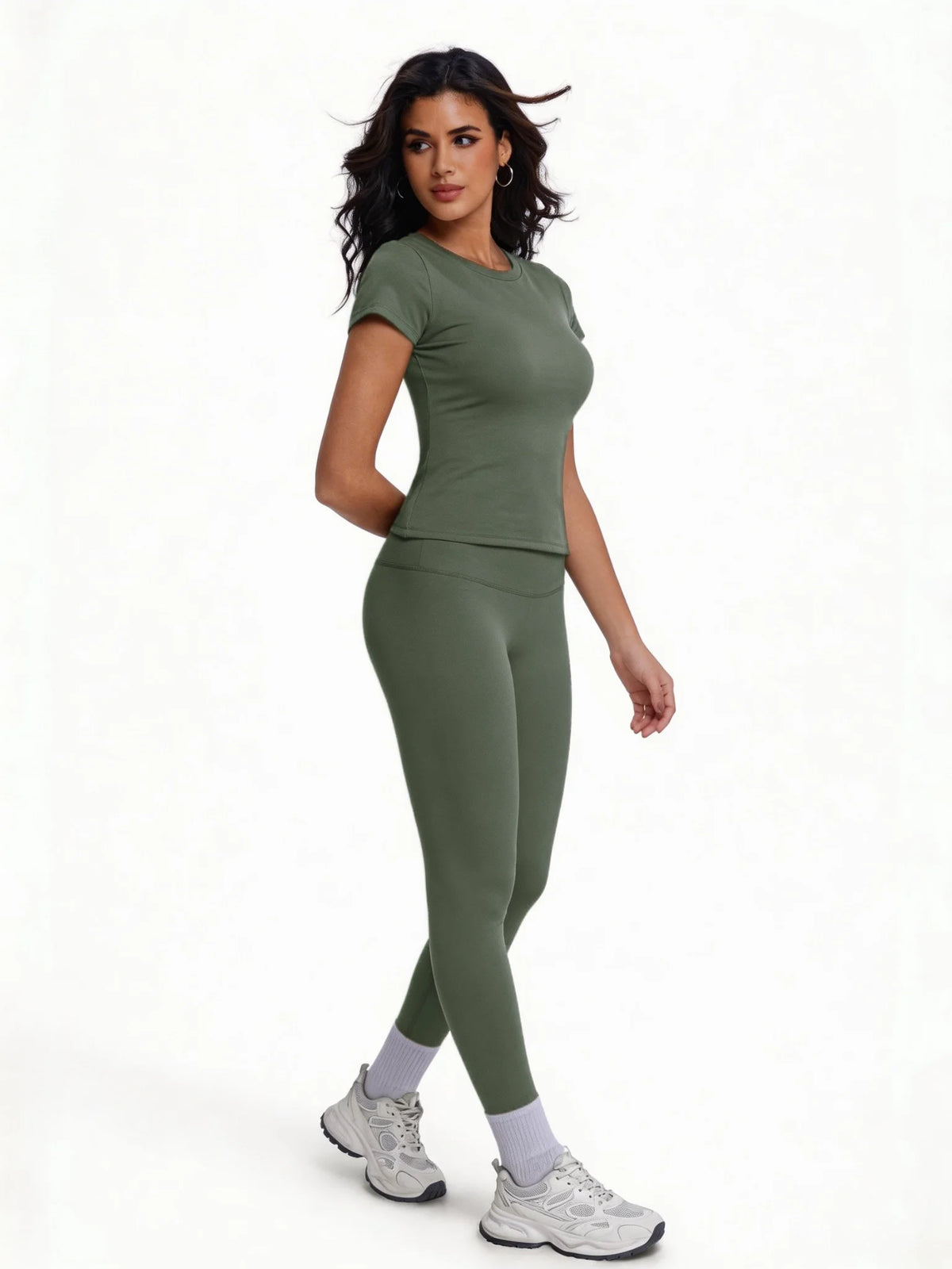 Conjunto deportivo de 2 piezas para mujer, camiseta y pantalón en color marfil, de la marca Corporación Turística.