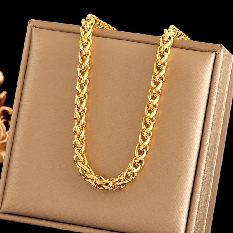 EILIECK stainless steel chain necklace and bracelet set featuring sleek silver design from Corporación Turística.