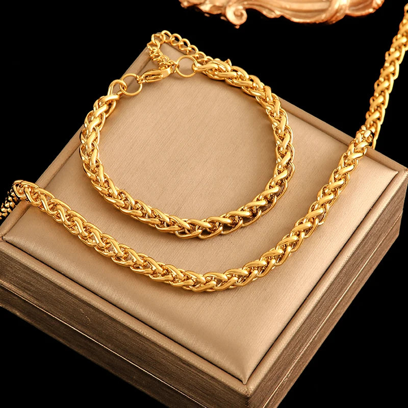 EILIECK stainless steel chain necklace and bracelet set by Corporación Turística, featuring sleek silver-toned jewelry on a white background.