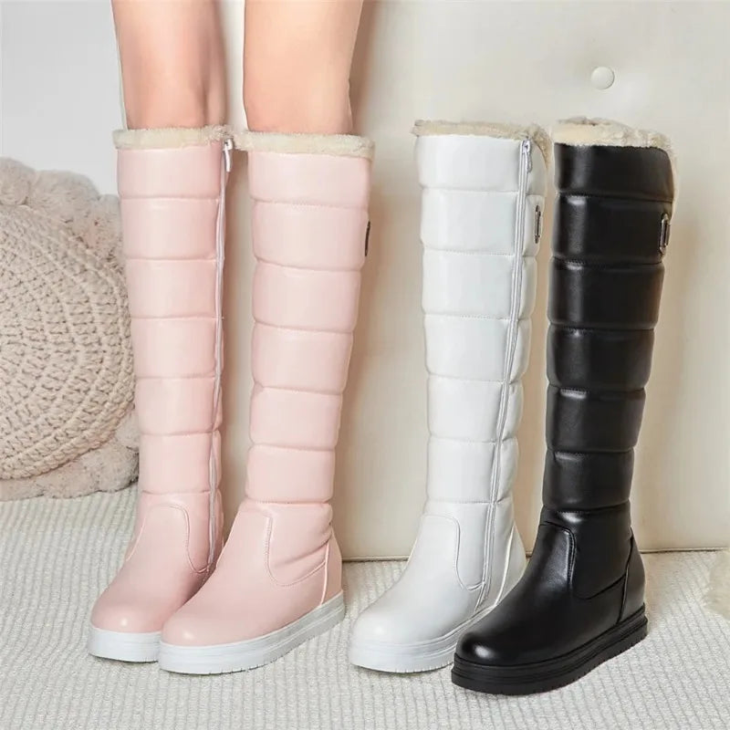 White and warm pink snow boots for women, casual winter footwear by Corporación Turística, with a cozy design and sturdy soles.
