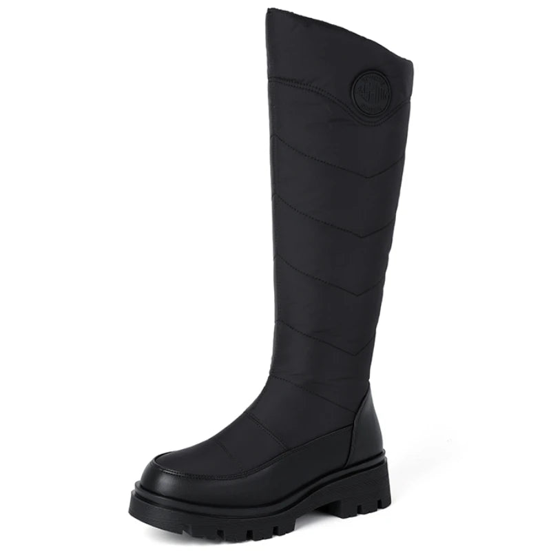 White warm leather snow boots for women by Corporación Turística, showcasing the sturdy design and cozy interior.