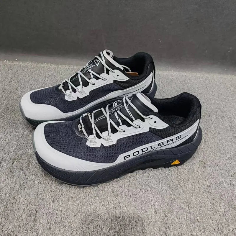 Black professional running shoes for men and women by Corporación Turística, featuring cushioned soles and breathable mesh uppers.