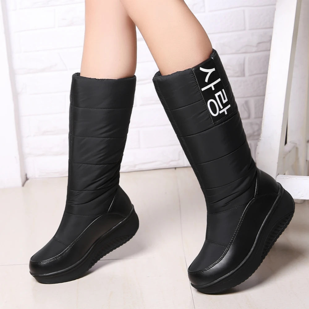 Black women's snow boots and cotton shoes for girls, stylish winter footwear from Corporación Turística.