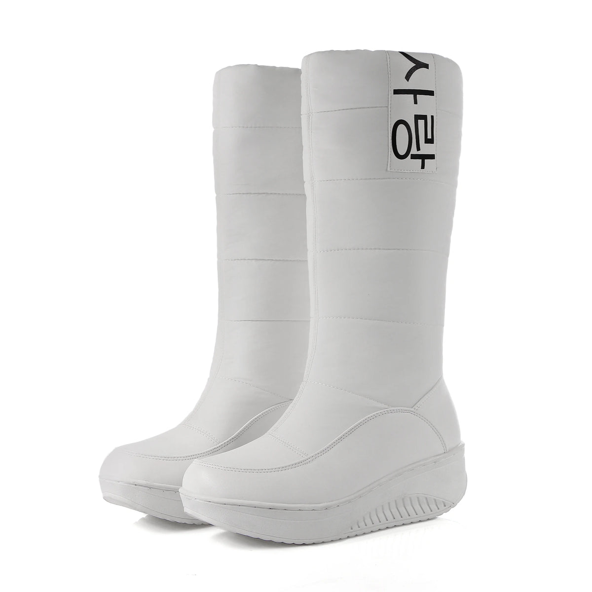 Black snow boots for women and girls, made of cotton, by Corporación Turística, shown on a product display.
