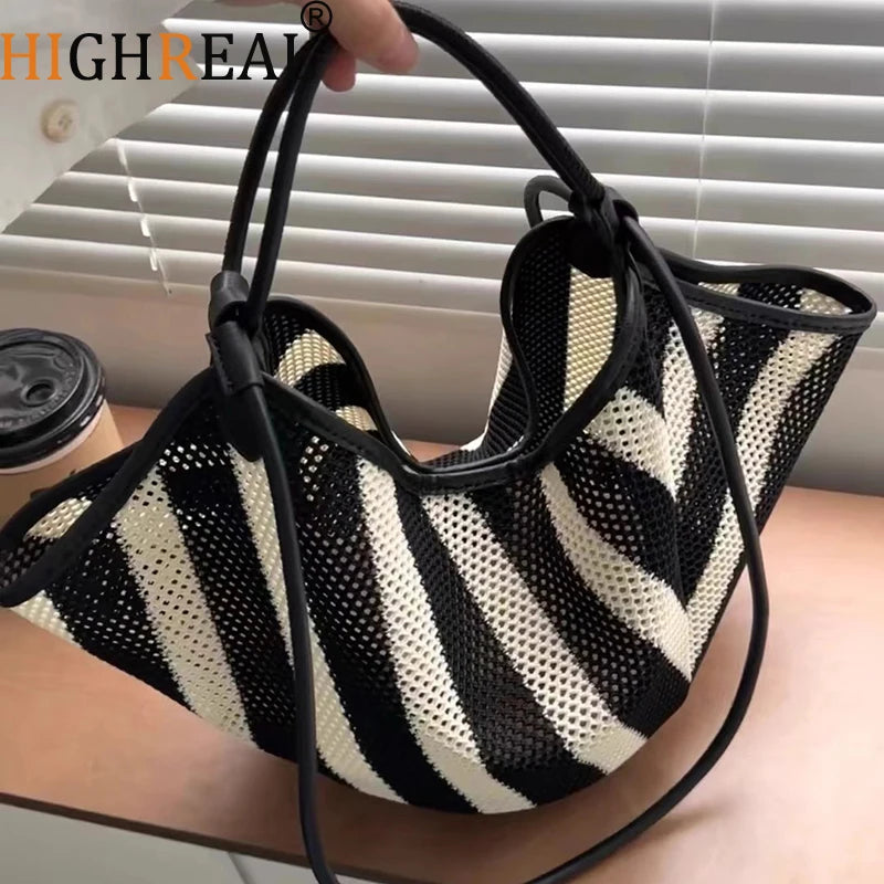 Highreal Forest crossbody bag by Corporación Turística, black faux leather with perezoso style for women, showing front view.