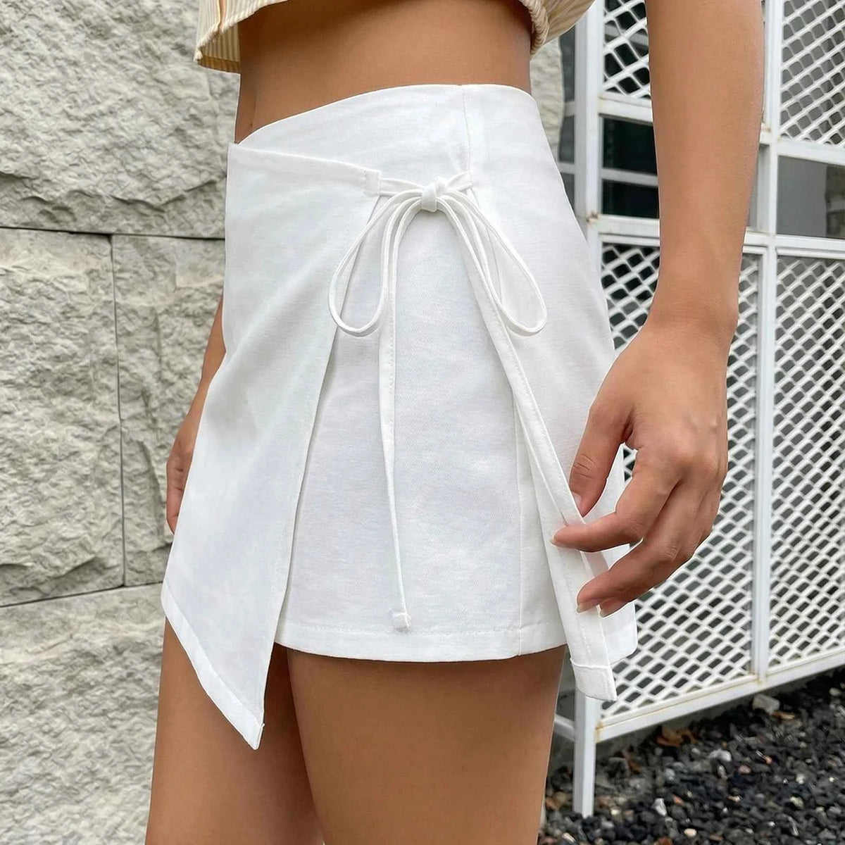 Black Y2K style women's miniskirt, summer fashion from Corporación Turística, casual and trendy for warm weather.