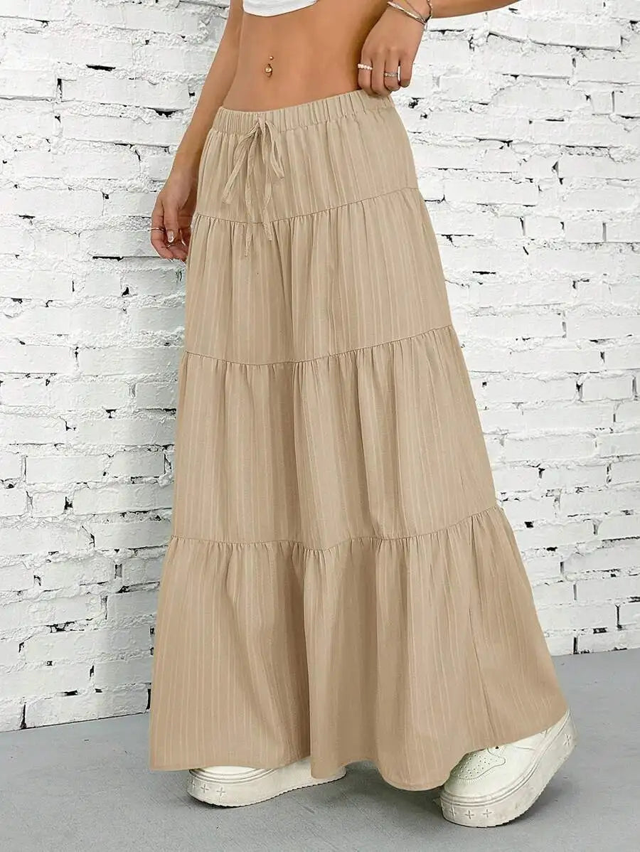 Black women's skirt with a new European transborder style, designed by Corporación Turística, featuring modern and elegant details.