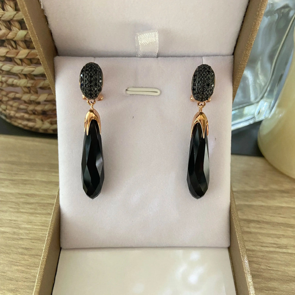Long silver Laya earrings by Corporación Turística featuring retro design and 8-9mm black gemstones in 925 sterling silver.