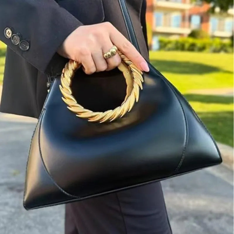 Luxury women's black hand purse from Nuevo Diseño 2026 by Corporación Turística, featuring elegant design and high-quality materials.