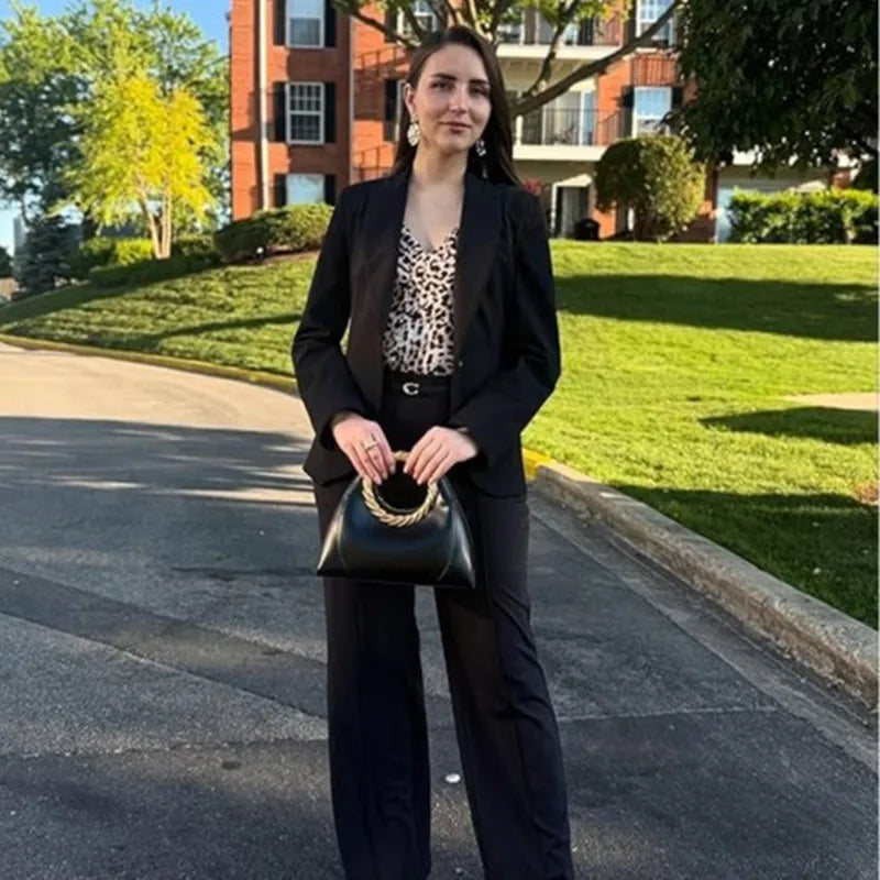 Luxury women's black handbag from Nuevo Diseño 2026 by Corporación Turística, featuring elegant design and high-quality craftsmanship.
