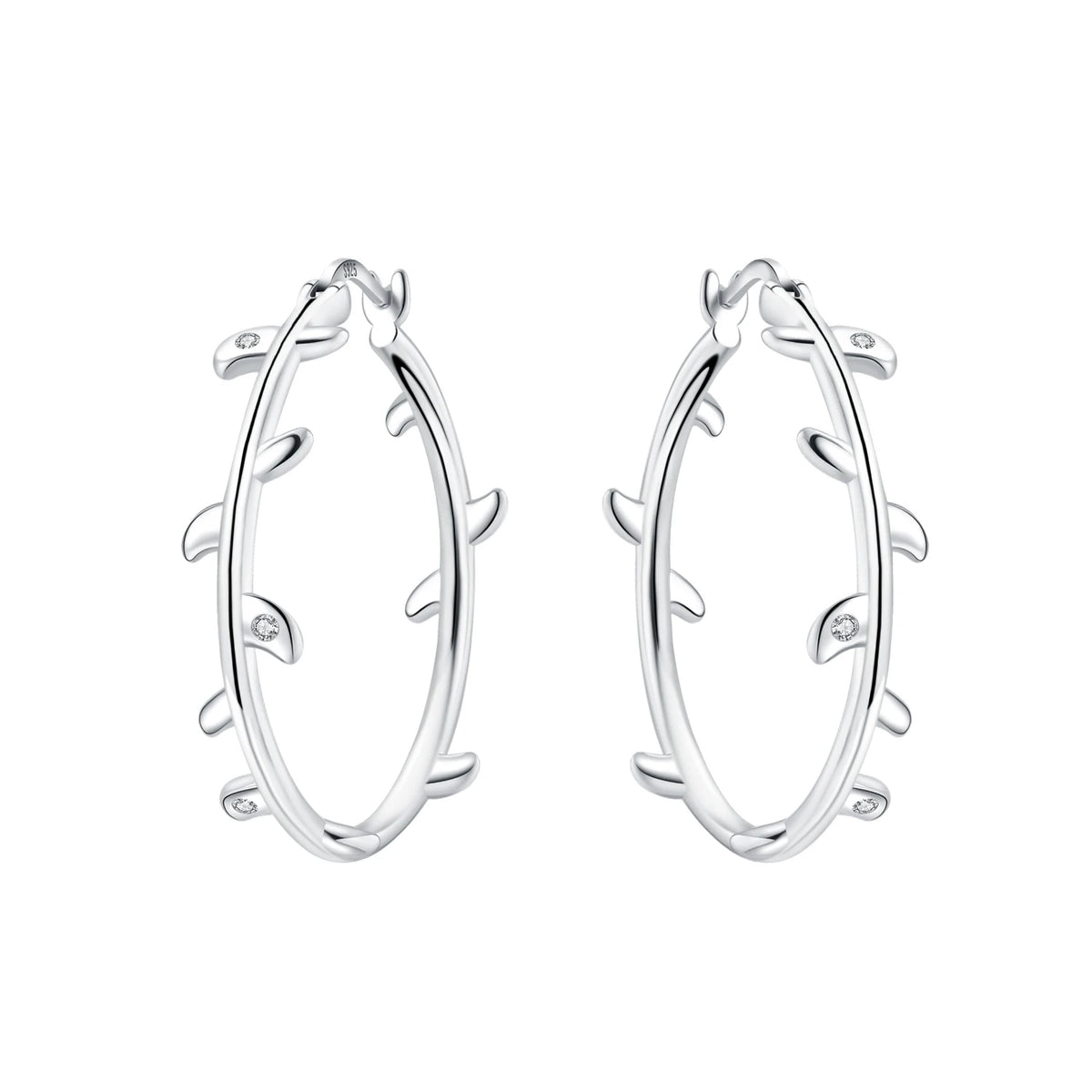 Panpoki original silver 925 flower earrings by Corporación Turística, showcasing detailed floral design in close-up.