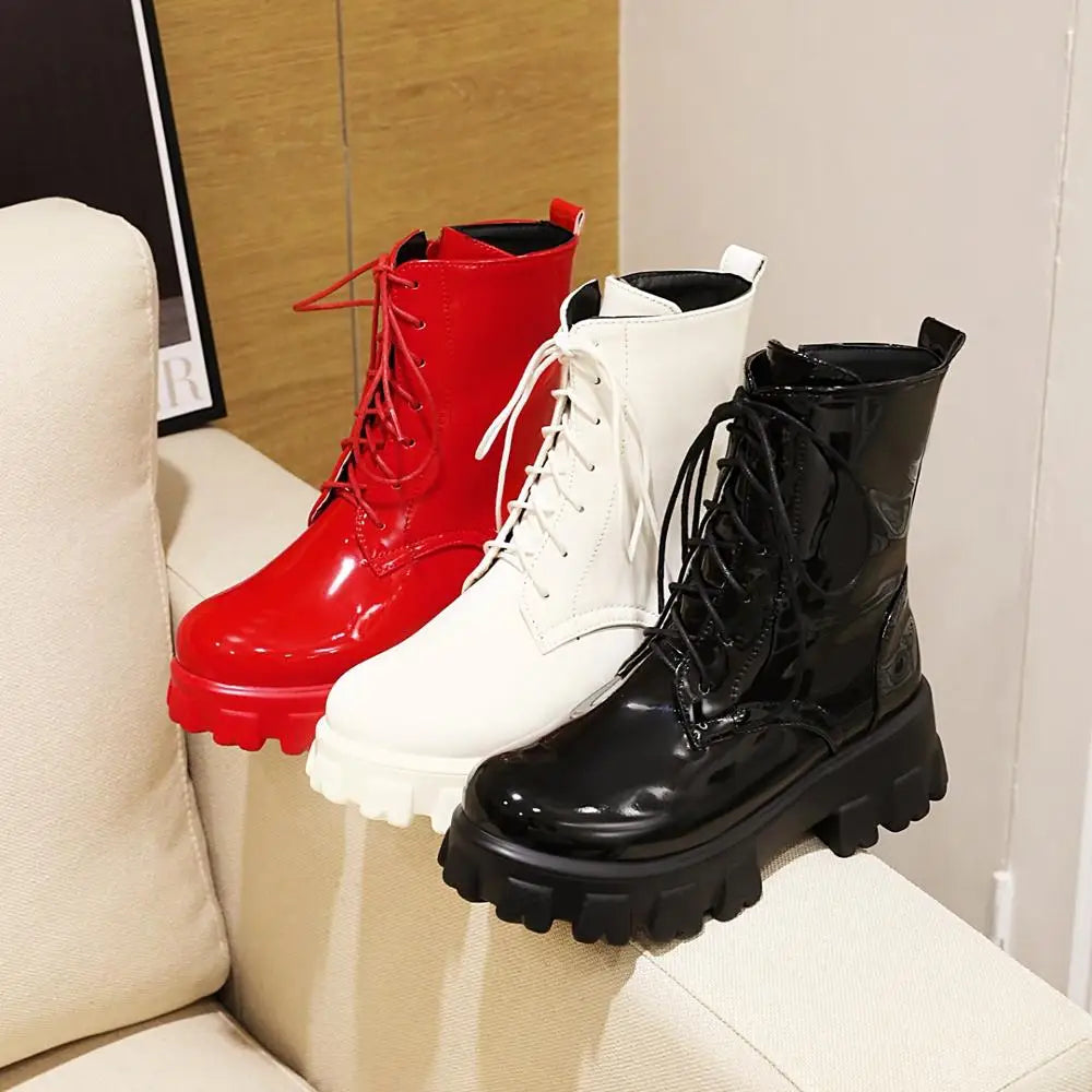 White patent leather women's platform ankle boots with short plush lining and chunky heel, stylish and trendy footwear by Corporación Turística.
