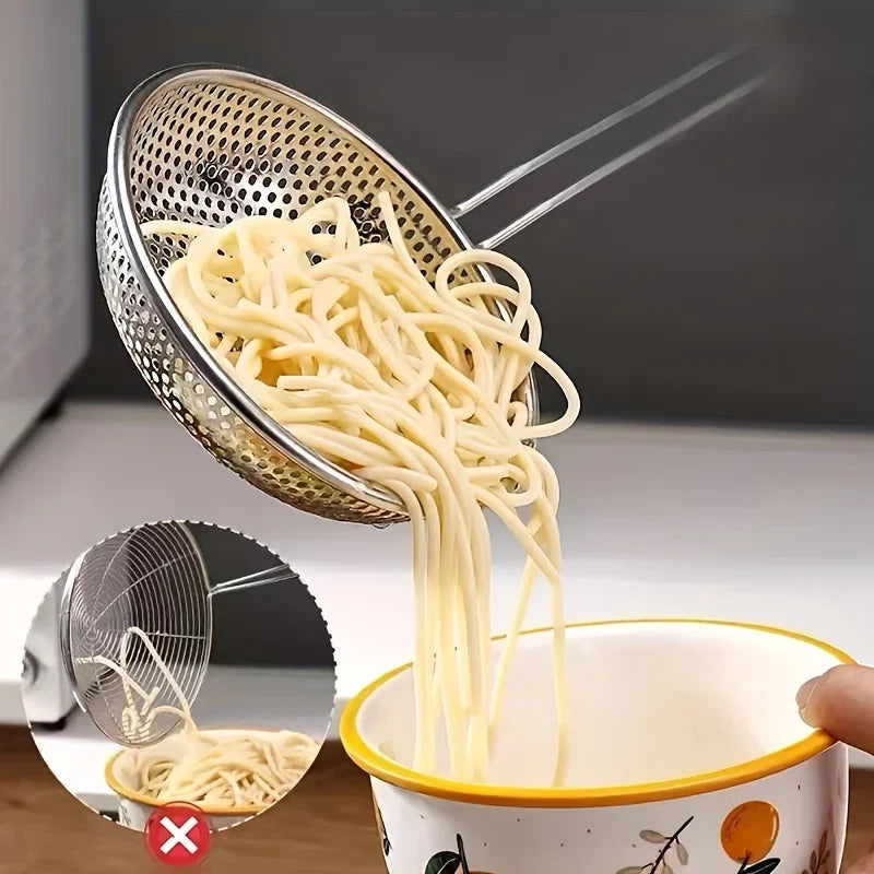 Stainless steel strainer with wooden handle and matching spoon, ideal for kitchen use, by Corporación Turística