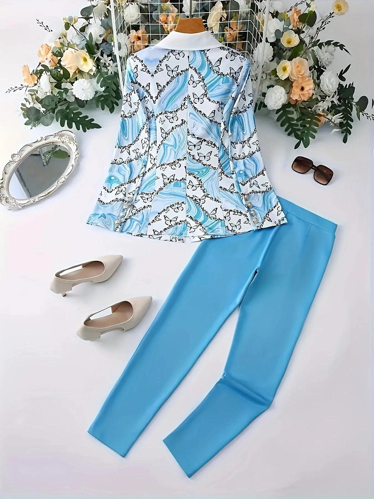 Elegant two-piece fashion set with lapel, featuring a stylish design in purple from Corporación Turística.
