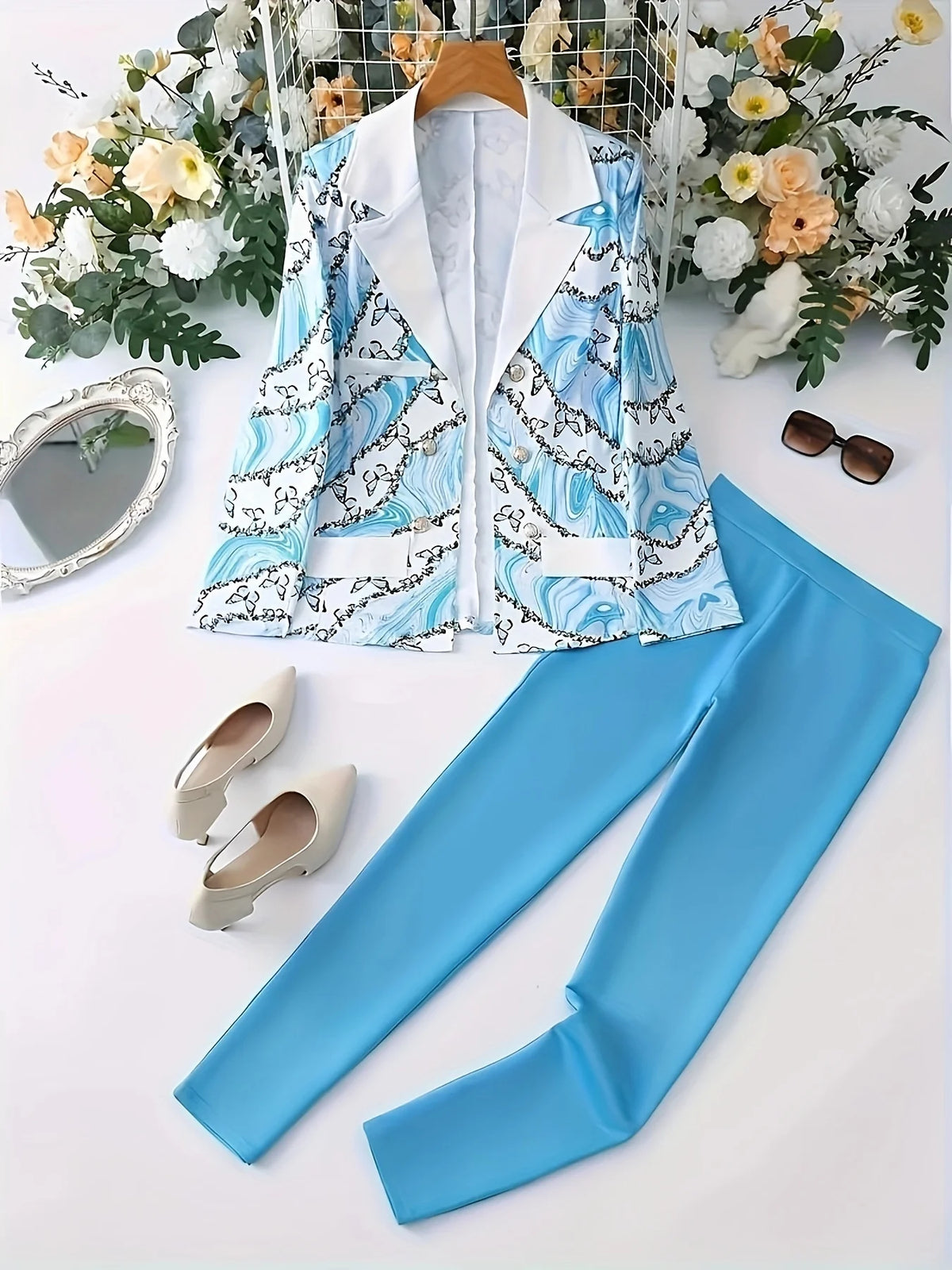 Elegant two-piece fashion set with a lapel, featuring a purple design from Corporación Turística.