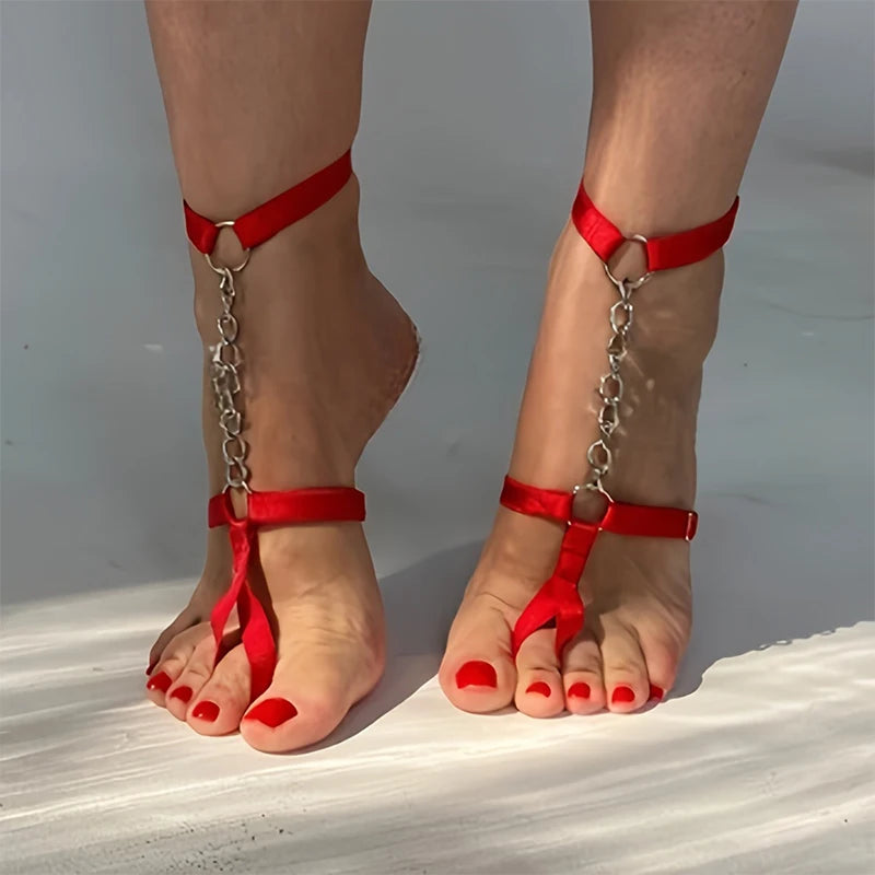 Black gothic ankle bracelet with elastic band for women, featuring a pulsed design and adjustable fit.